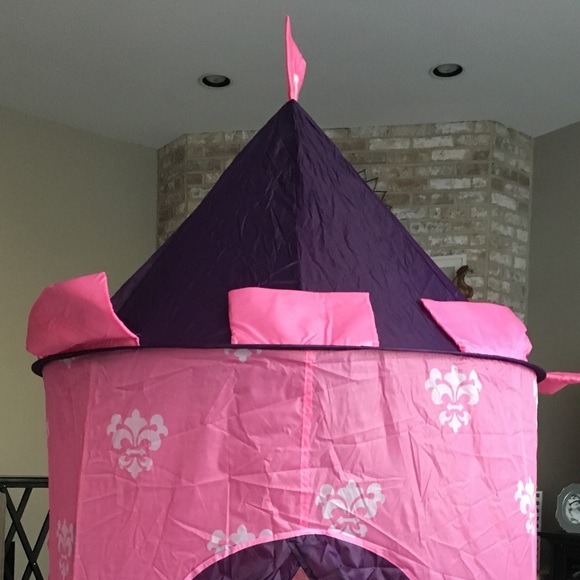 Collapsible princess 👸🏼 castle 🏰 - Picture 2 of 3